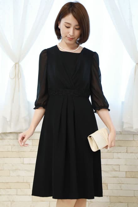 ブラックのシフォンドレープドレス