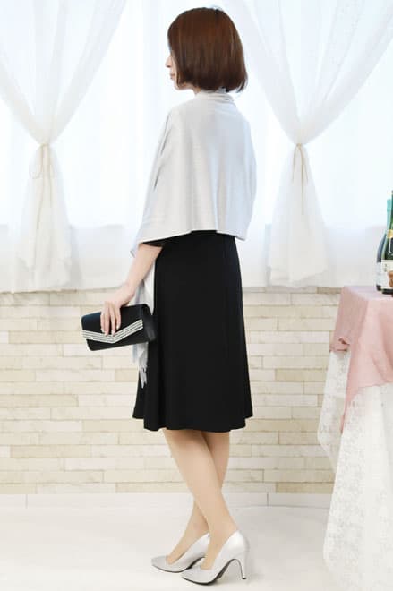 ブラックのシフォンドレープドレス