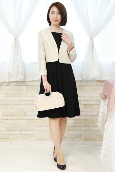 ブラックのシフォンドレープドレス