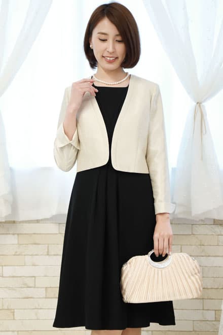 ブラックのシフォンドレープドレス