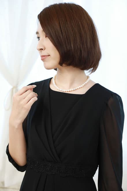 ブラックのシフォンドレープドレス