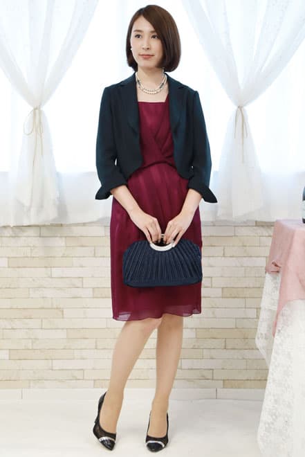 レッドのシフォンスリーブタイトドレス