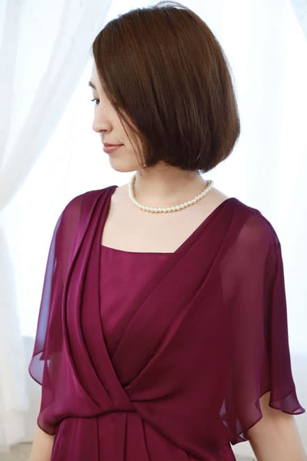 レッドのシフォンスリーブタイトドレス