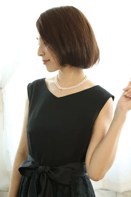 ブラックのウエスト切替え花柄レースドレス