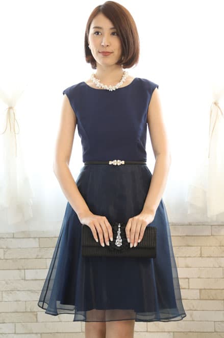ネイビーのノースリーブオーガンジードレス