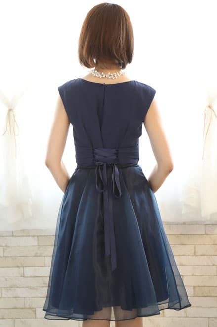 ネイビーのノースリーブオーガンジードレス