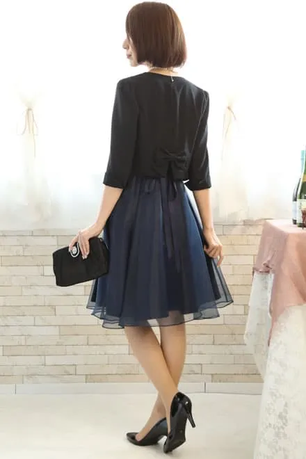 ネイビーのノースリーブオーガンジードレス