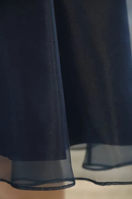 ネイビーのノースリーブオーガンジードレス