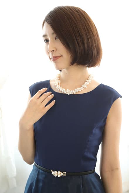 ネイビーのノースリーブオーガンジードレス