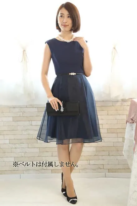 ネイビーのノースリーブオーガンジードレス