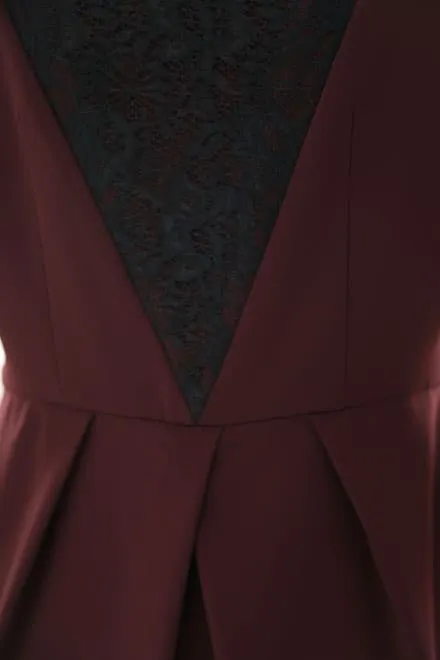 ワインレッドのタック入りノースリーブドレス