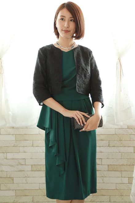グリーンのペプラム風2wayドレス