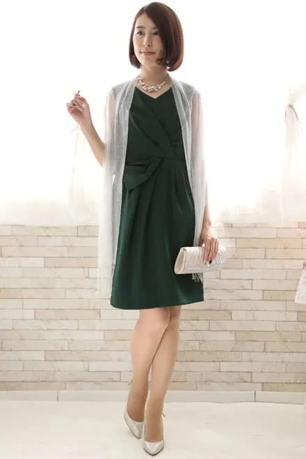 ダークグリーンのひざ丈Iラインドレス