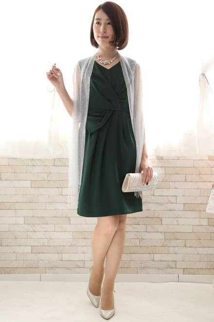 ダークグリーンのひざ丈Iラインドレス