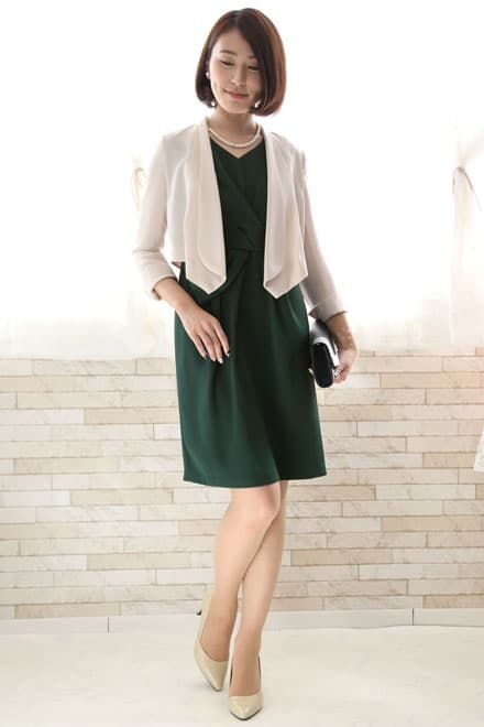 ダークグリーンのひざ丈Iラインドレス