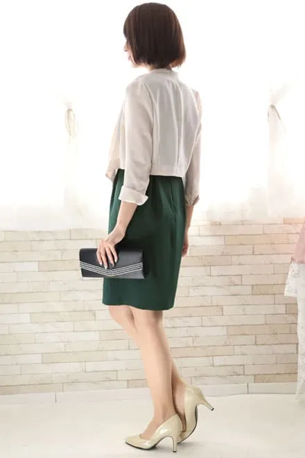 ダークグリーンのひざ丈Iラインドレス