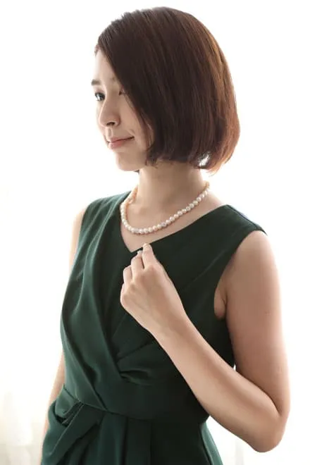 ダークグリーンのひざ丈Iラインドレス