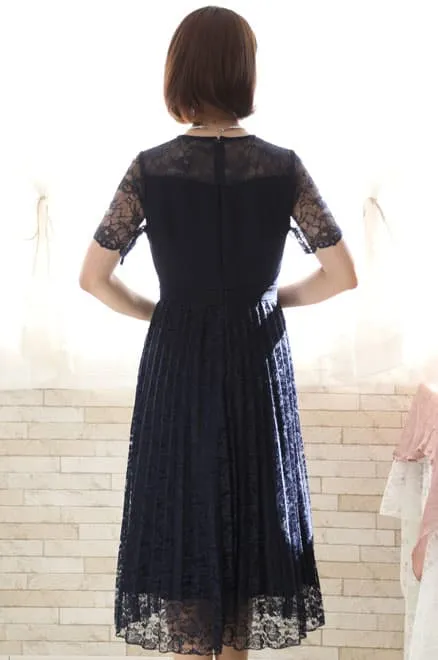 ネイビーの総レースプリーツドレス