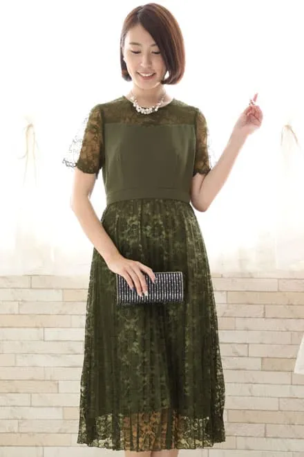 ライトグリーンの総レースプリーツドレス