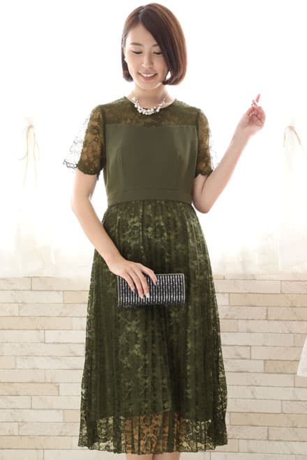 ライトグリーンの総レースプリーツドレス