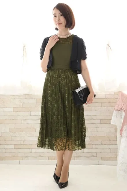 ライトグリーンの総レースプリーツドレス