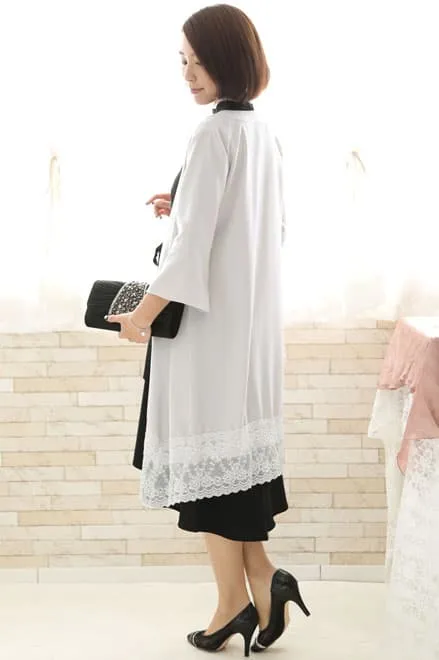 ブラックのクラシカルレースハイネックドレス