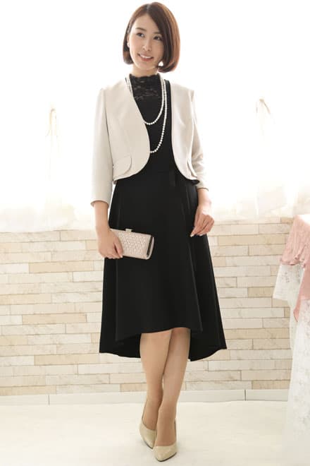 ブラックのクラシカルレースハイネックドレス