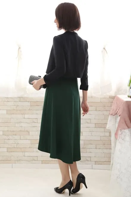 グリーンのクラシカルレースハイネックドレス