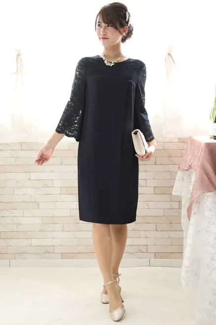 ネイビーのレーススリーブIラインドレス