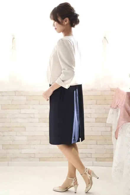 ネイビーのレーススリーブIラインドレス