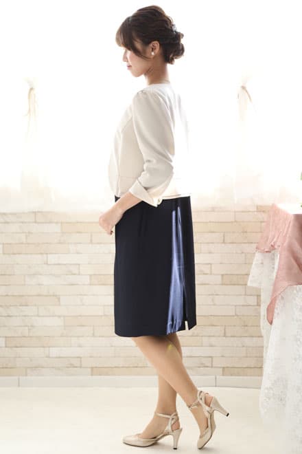 ネイビーのレーススリーブIラインドレス