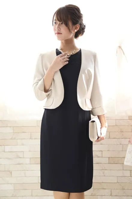 ネイビーのレーススリーブIラインドレス