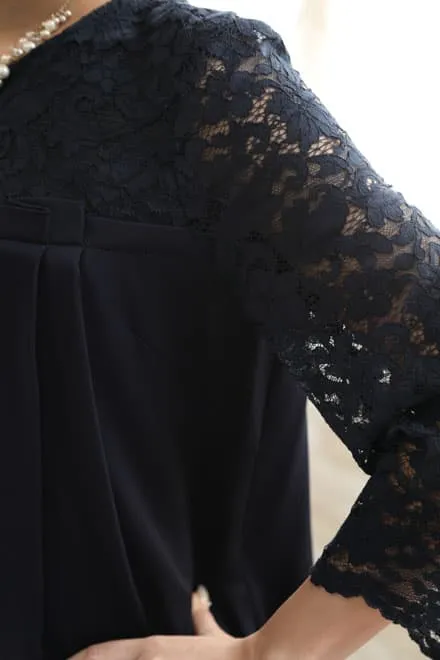 ネイビーのレーススリーブIラインドレス