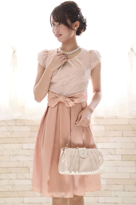 ピンクの花柄フレンチスリーブドレス