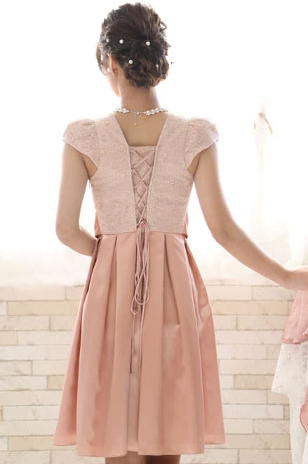 ピンクの花柄フレンチスリーブドレス