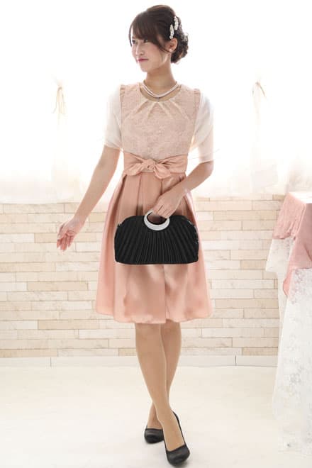 ピンクの花柄フレンチスリーブドレス