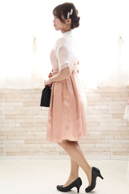 ピンクの花柄フレンチスリーブドレス