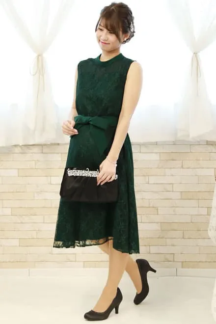ダークグリーンのハイネック総レースドレス