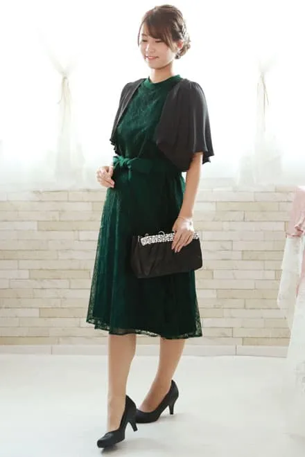 ダークグリーンのハイネック総レースドレス