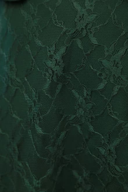 ダークグリーンのハイネック総レースドレス