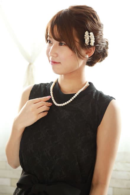 ブラックのハイネック総レースドレス