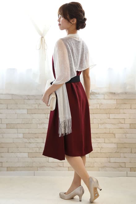 ワインレッドのウエストリボン付き前開き風レイヤードドレス