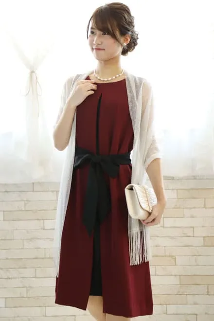 ワインレッドのウエストリボン付き前開き風レイヤードドレス