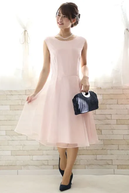 ピンクのノースリーブオーガンジードレス