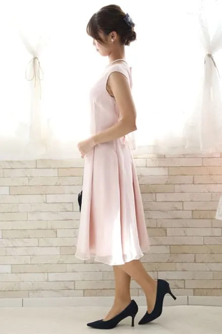 ピンクのノースリーブオーガンジードレス