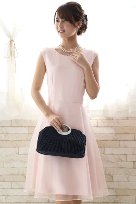 ピンクのノースリーブオーガンジードレス