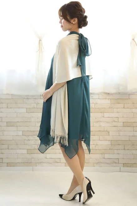 ブルーグリーンのハイネックドレープドレス