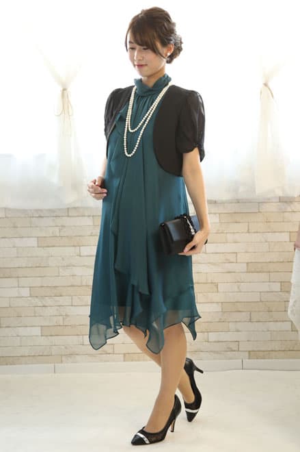 ブルーグリーンのハイネックドレープドレス
