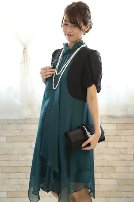 ブルーグリーンのハイネックドレープドレス