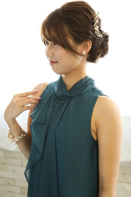 ブルーグリーンのハイネックドレープドレス